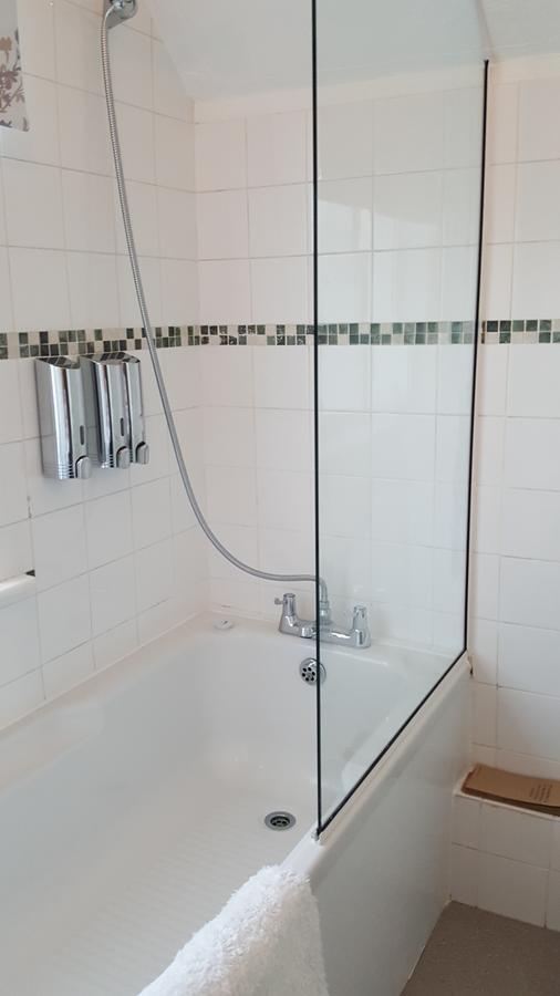 Sadlers Guest House Уокингем Экстерьер фото